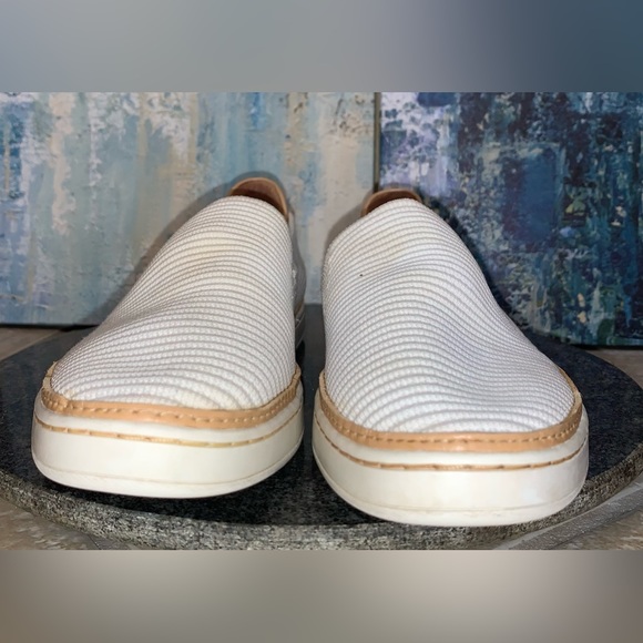 UGG Sammy white slip ons slides women’s loafers shoes size 8 - Picture 11 of 12